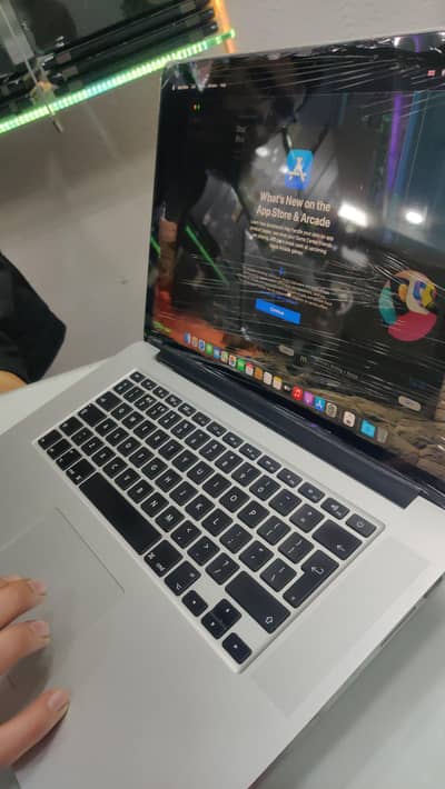 MacBook Pro 2014  I7 (2.5) for sale