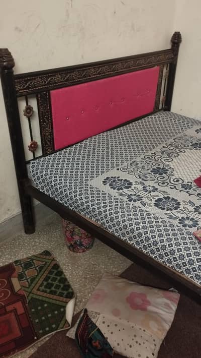 King size iorn bed