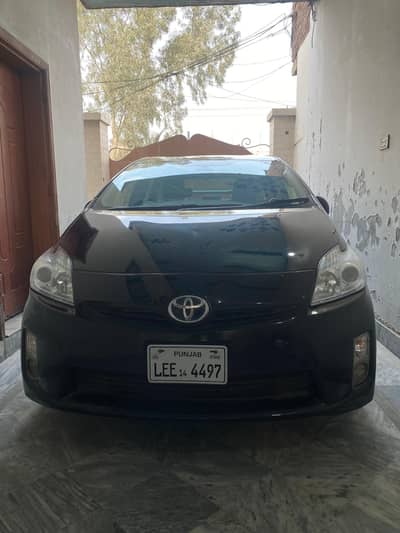 brand new condition Toyota Prius 1.8 personal use