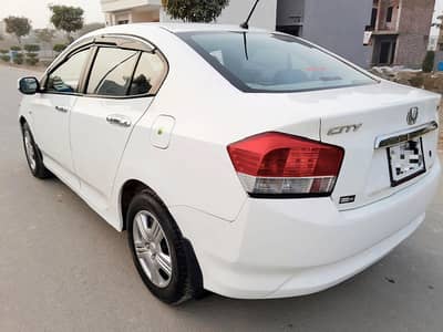 Lady Doctor used Antique Honda City 2014 M/T, B 2 B Genuine Loc LHR