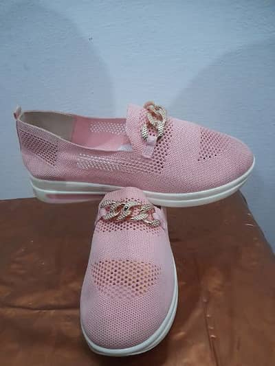 Girls/womens thrifted shoes (sketchers type) , size 42 ,(0304-8931870)