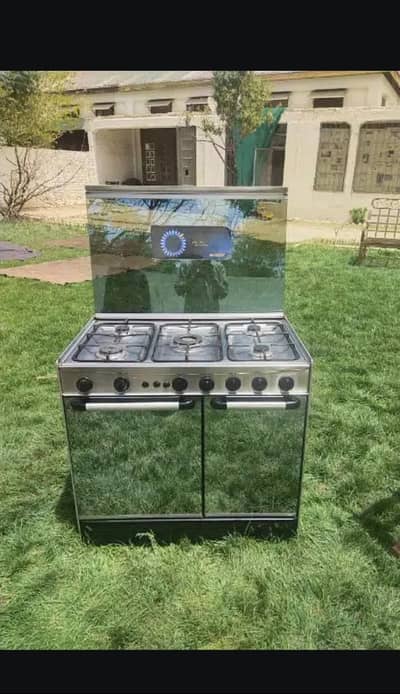 microwave oven with 5 burners