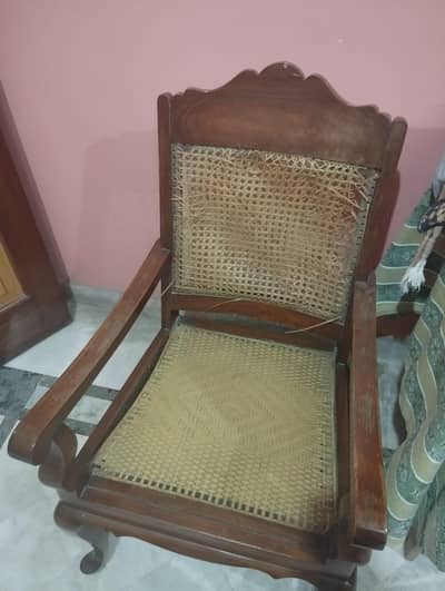 5 chairs of similar type