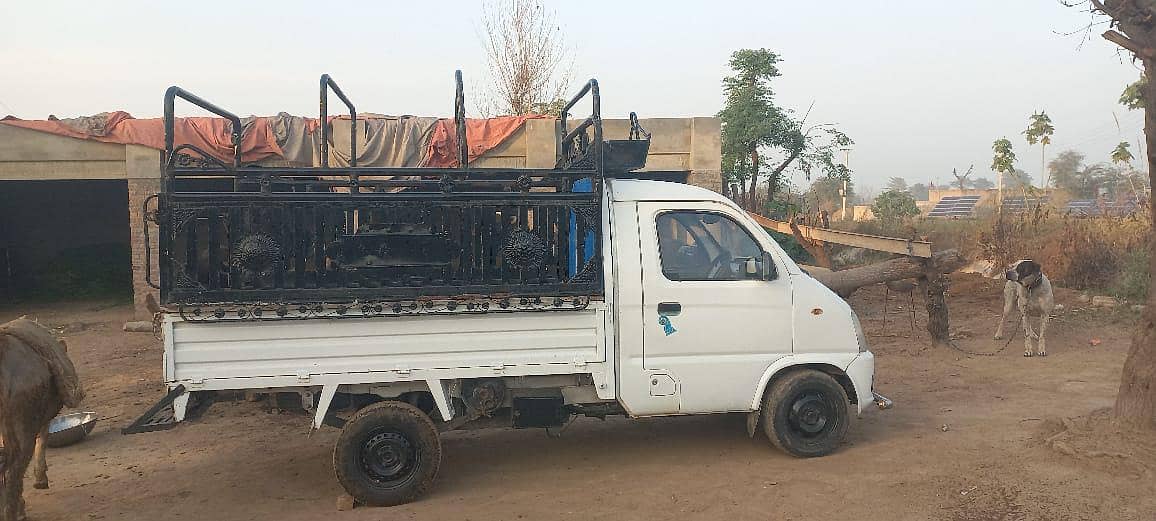 FAW van far loading 3