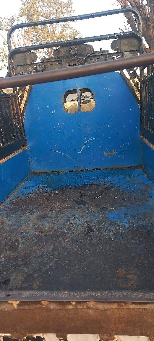 FAW van far loading 8