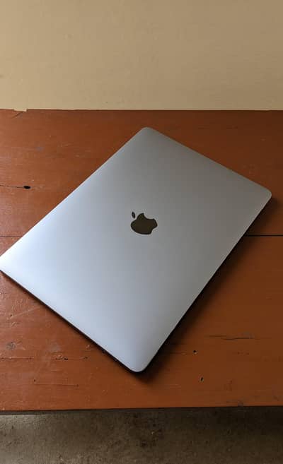 macbook pro 2017 13 inch  1TB SSD