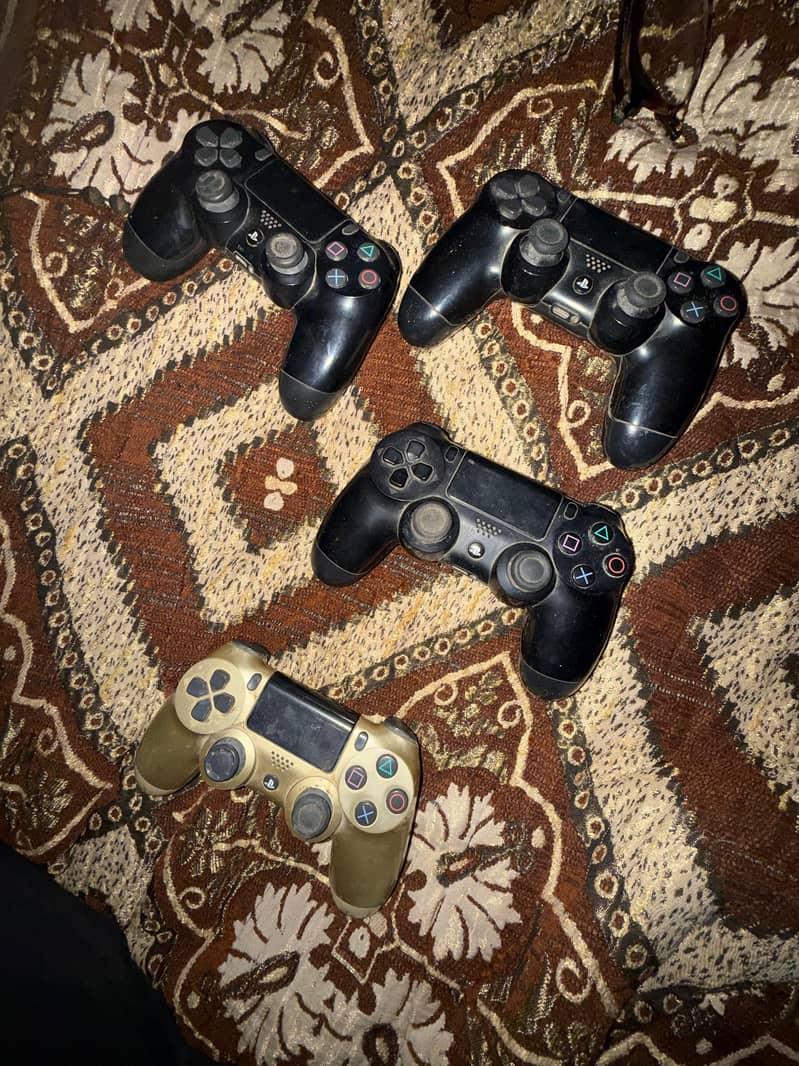 PS4 controllers 0