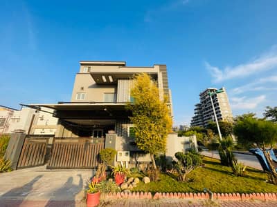 10 Marla corner House for Rent Ovearsese sector Bahria town