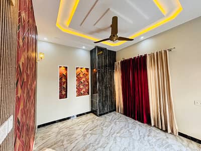 5 marla near and Clean house for rent