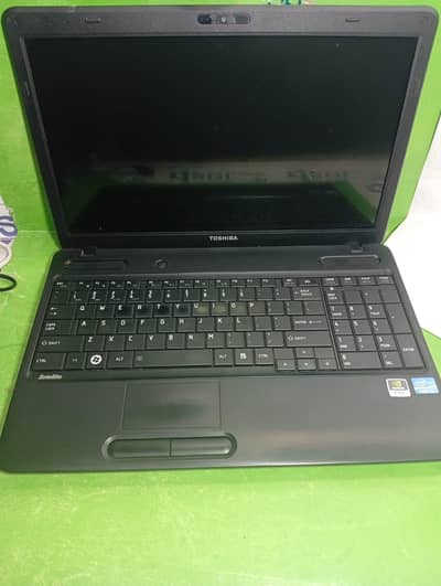 Toshiba Laptop 15.5" i3 2nd Generation 8gb Ram 180 SSD 2 hr + battery
