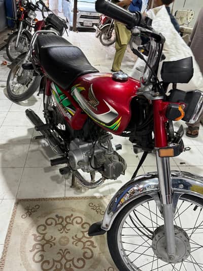 CD 70 waith complete documents condition 10 by 9 engine all ok.