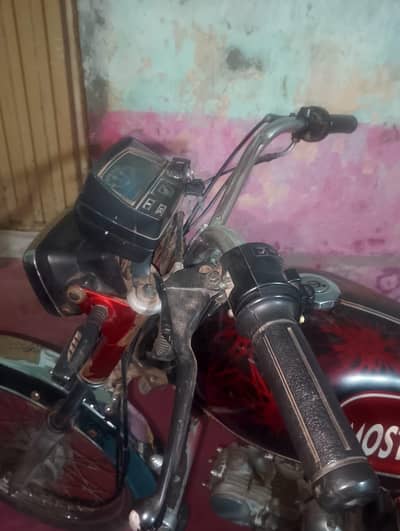 bike ghani or self bhi ha lakin kick start ha or batry new ha