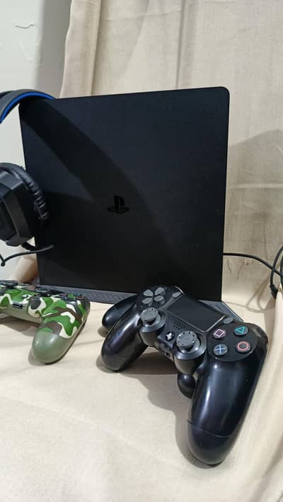 PlayStation 4 slim 500gb  in good condition