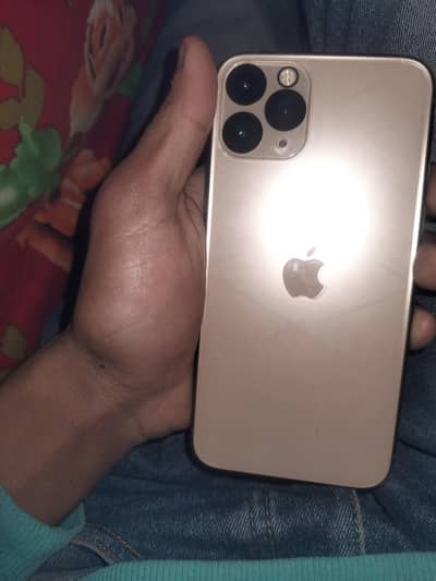 10/10 condition 100 gunine e sim and physical sim non active