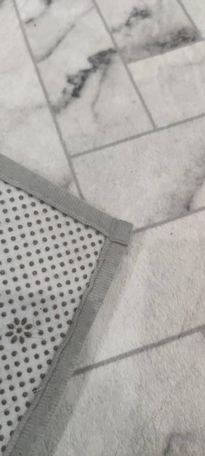 grey and white rug 8×5