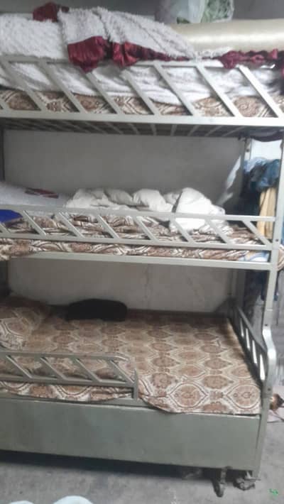 bunk bed with big drawe