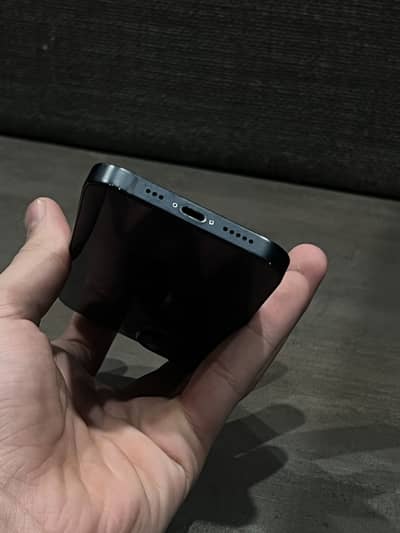 iPhone 14 10/9 with box 89% health