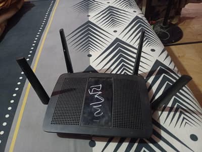 CISCO Linksys Router E8100  dual Band 5 GHz 4 Antenna Gamerz Router