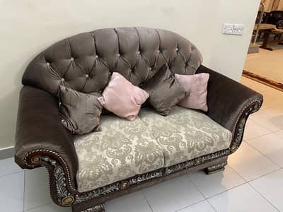 Luxury 7 Seater Sofa Set With Center Table