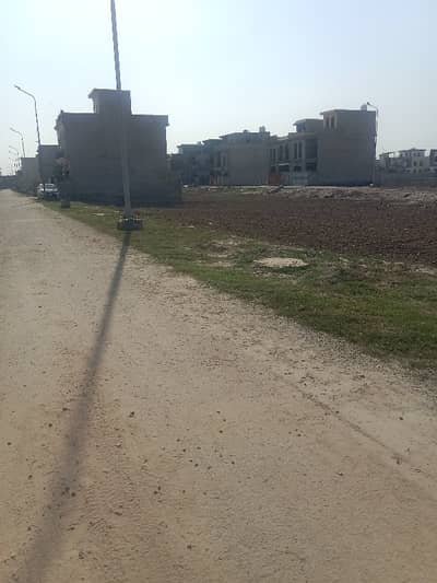 Very Hot Location 5 Marla Plots For Sale