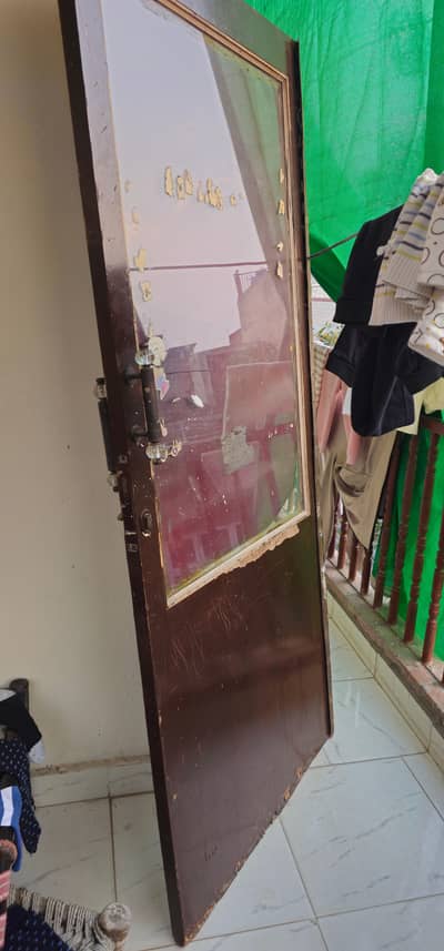 Door with lock wooden good condition  center mirror
