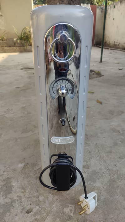 DeLonghi Oil Filled Room Heater – 2000W (Imported)