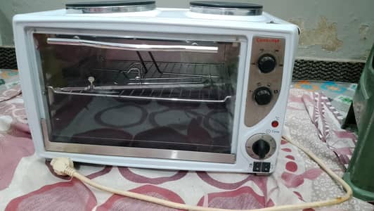 Oven with double electric hot plates