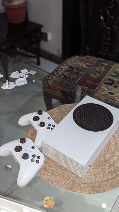 Xbox Series S 10/10 2 Orgnl Controllers 6 mnths shop warranty with box
