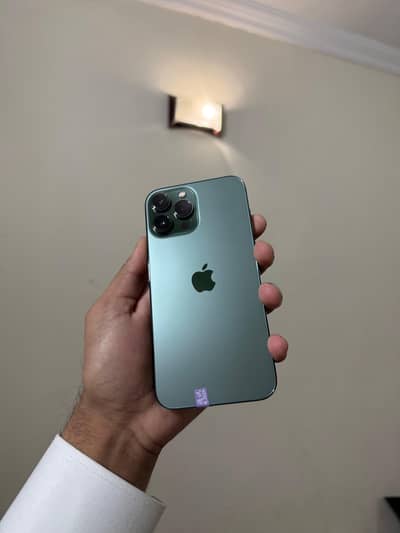 IPHONE 13 pro max. 10/11 condition 100 health