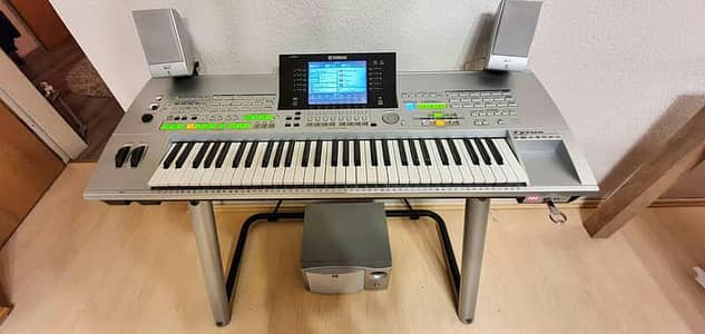 YAMAHA PSR TYROS FULL END PEROFESSIONAL KEYBOARD WITH WOOFER SPEAKERS
