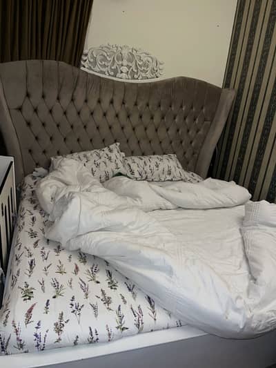 Taj  velvet poshish bed set with dressing table