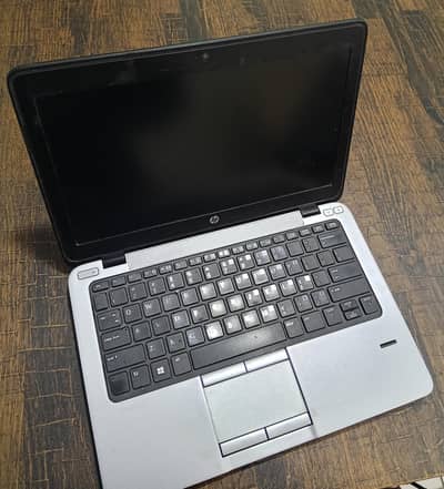 HP ellite book 820