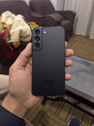 Samsung S22 8/128