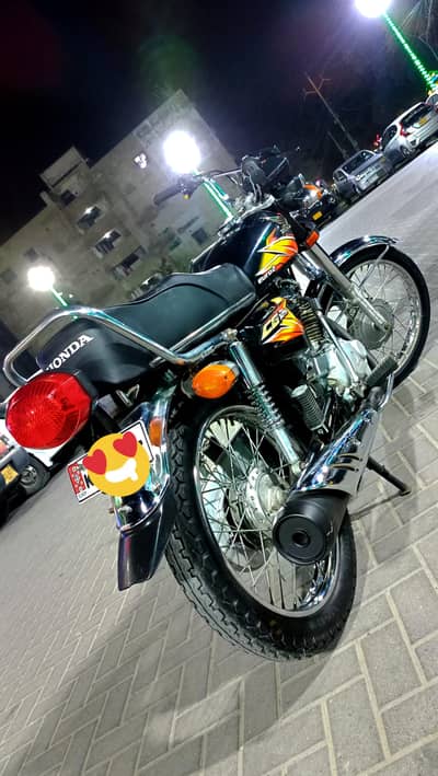 Honda CG 125 2021 8 month karachi num 1st owner Genuine