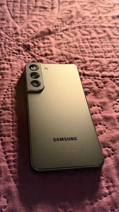 Samsung S22 128GB ROM & 8GB RAM