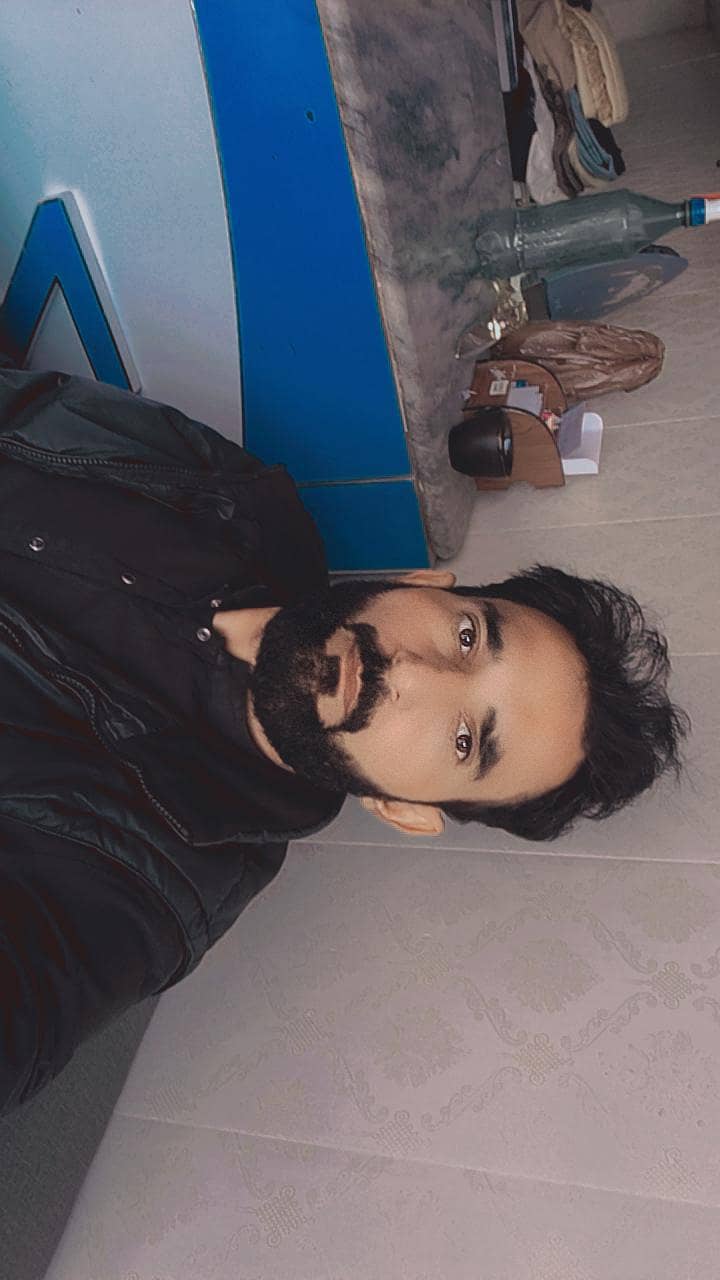 مجھے ڈرائیور اور پرسنل باڈی گارڈ کی نوکری چاھیے 1