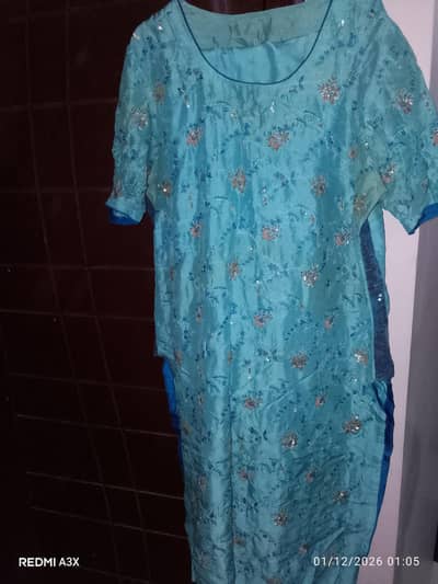 blue color ka suit hai bahut achcha