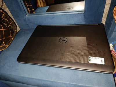 Dell persian 7520  i7 6820HQ 4gb nvidia m2200