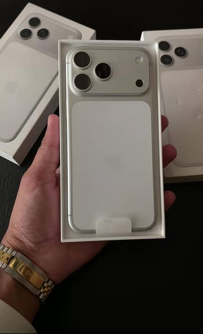 17 pro max JV 256 gb 22 cyle count box pack