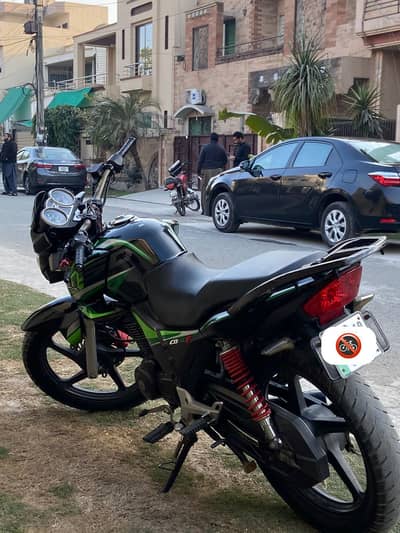Cb150 f  black and green colour