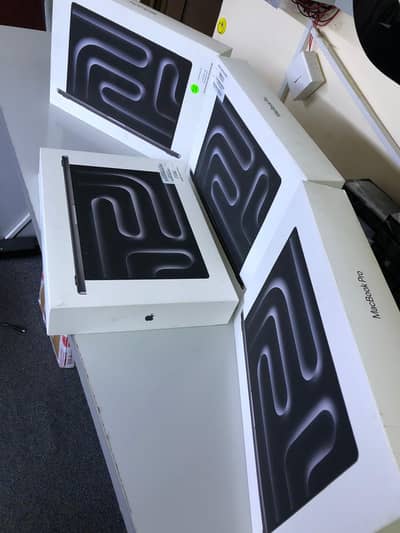 New  MacBook Pro 16" M4 Max Ram 36 SSD 1TB Apple Warranty