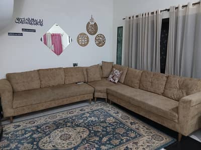 L-Shaped sofa in excellent condition