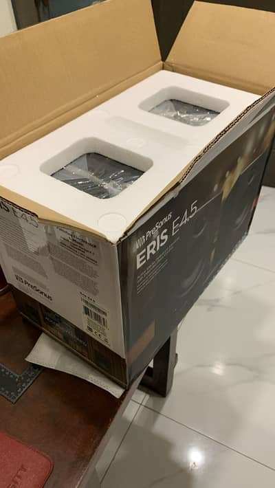Pre Sonus eris 4.5 studio monitors