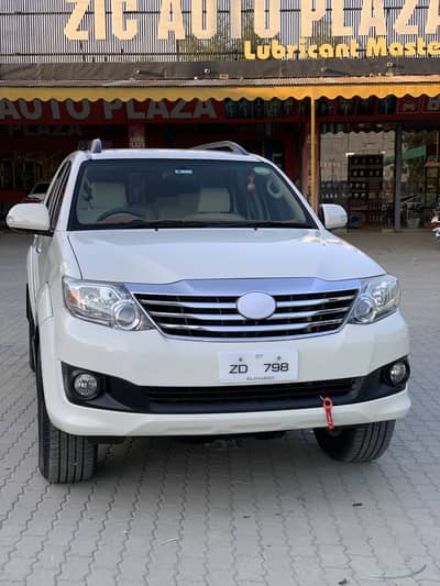 Toyota fortuner 2.7 v