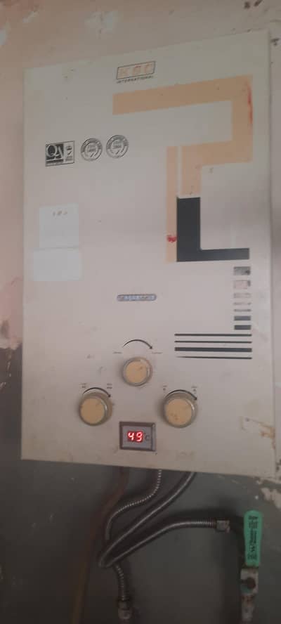KSC Instant Gas Geyser - Bilkul Saaf aur Working Condition