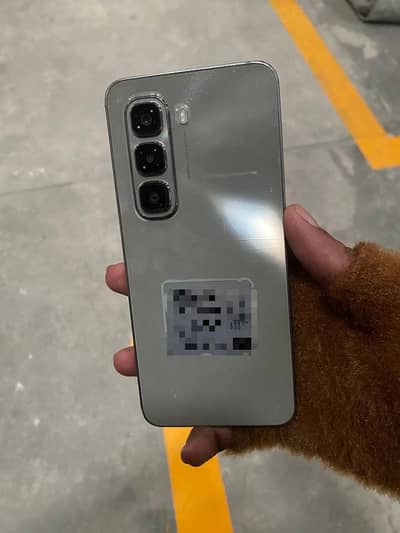 Hot 50 pro 8/128 fingers lock in display