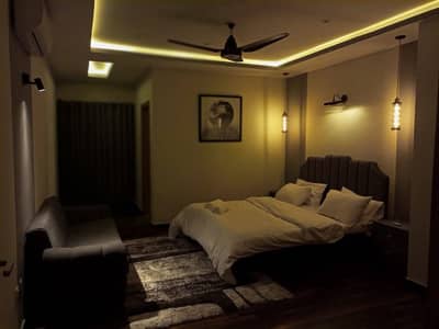 2 BED LUXURY FURNISHED FOR RANT IN GULBERG GREEN