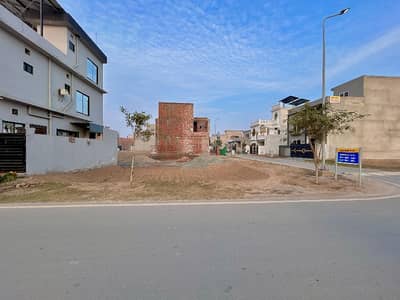 Prime Location Residential Plot Of 5 Marla In Park View City - Jade Block For sale