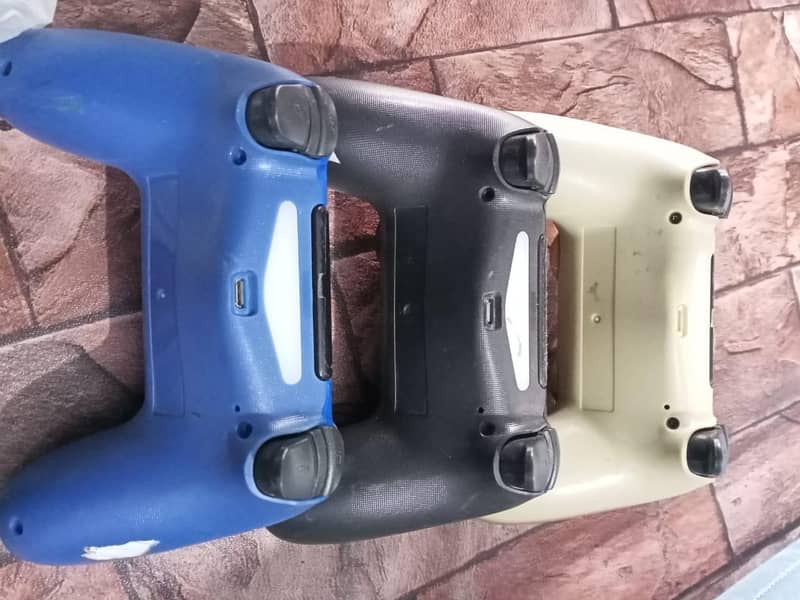 PS4 controllers 2