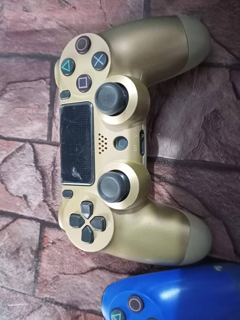 PS4 controllers 3